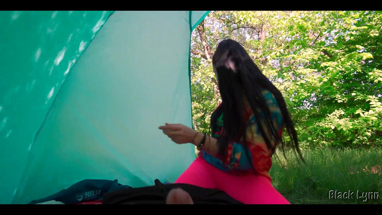 YSP Studio: Troia hippie mi ha strappato gratuitamente nella sua tenda