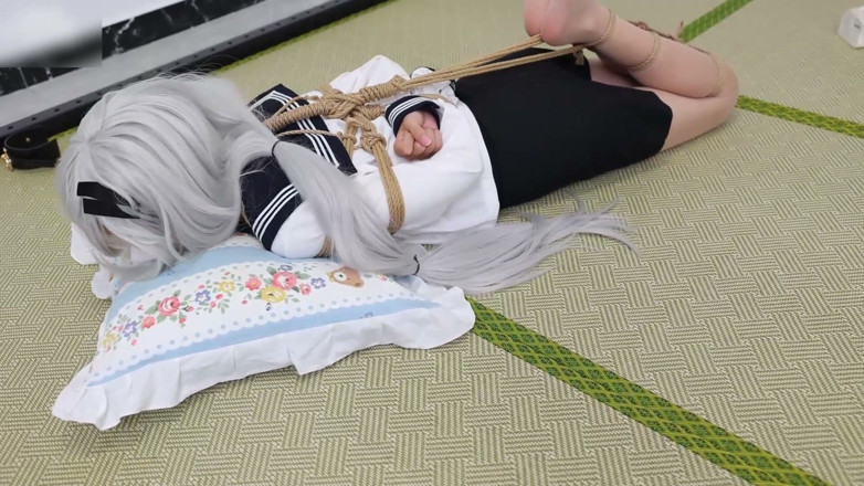 Asian bondage: Barefoot Girlfriend's Bare Feet and Tickling Foot
