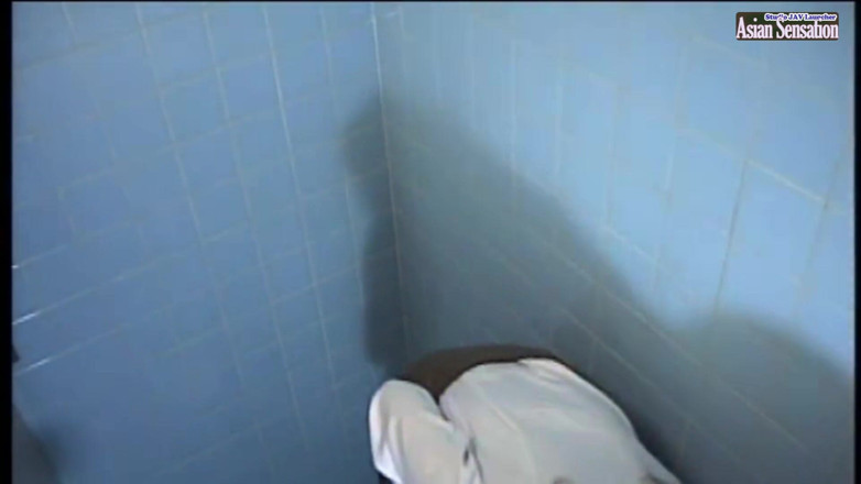 Studio JAV Launcher: Wanita yang lebih tua terjebak - masturbasi di toilet - ep2