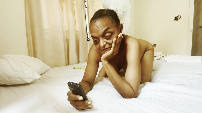 BongoXXX: Frate, ți-am futut bunica vitregă în cur