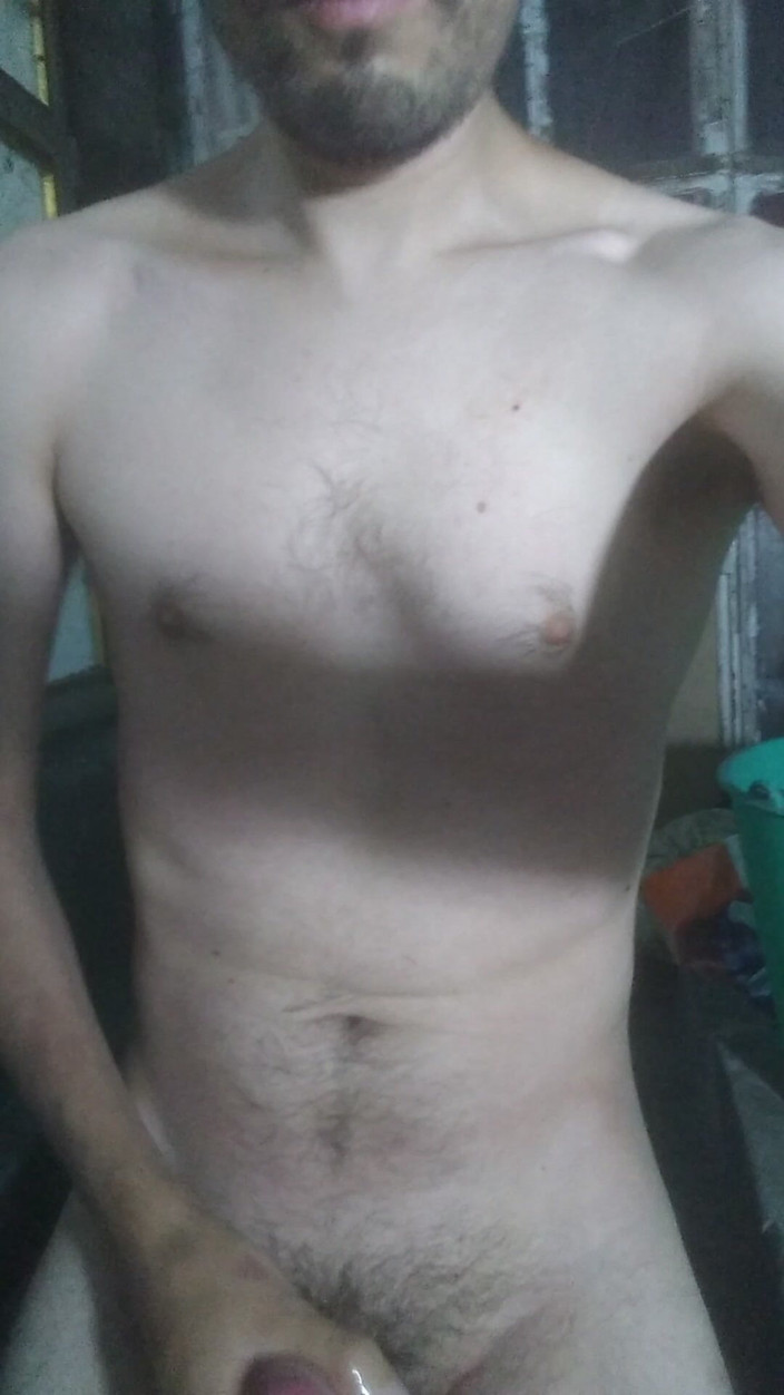 AlejandroFt: Estou me masturbando na lavanderia.