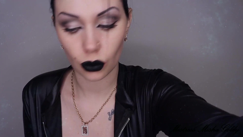 Goddess Misha Goldy: Lesklé černé rty nad vámi získají úplnou kontrolu! Okouzlující JOI