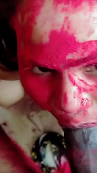 Holi Special: Ojczym pieprzy napalonej pasierbicy w łazience z Red Gulal All Over Jej duże cycki
