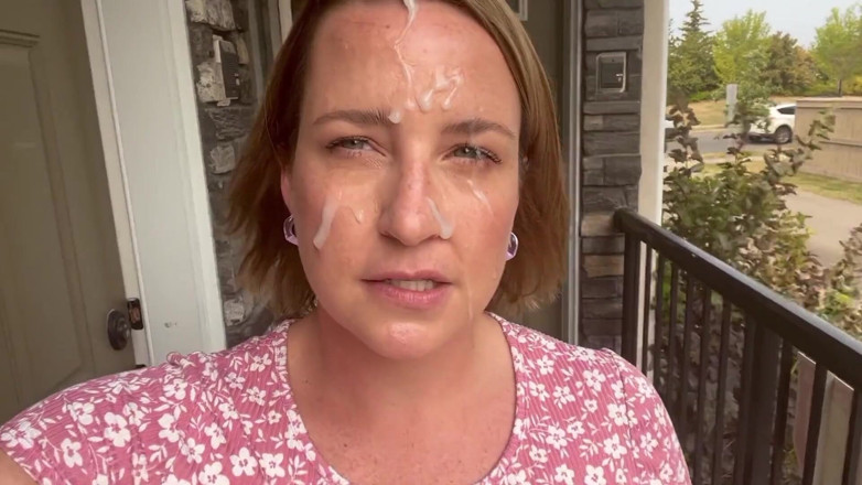 Avril Showers: Casalinga in abito solare sborra a piedi dopo il pompino...