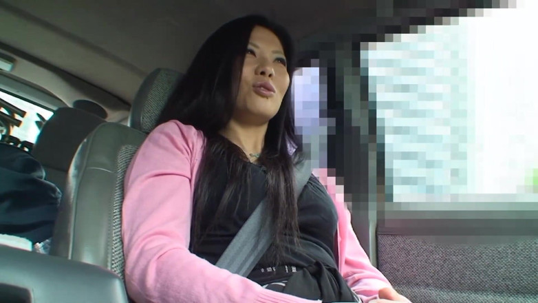 Asian Mature Climax: สาวผมน้ำตาลเซ็กซี่ช่วยตัวเองด้วยไวเบรเตอร์ในรถ
