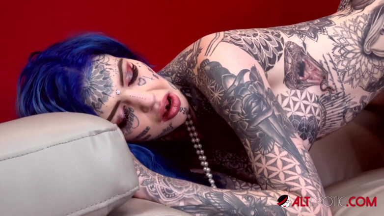 Alt Erotic: Amber luke si gadis naga dientot sama sutradaranya sendiri