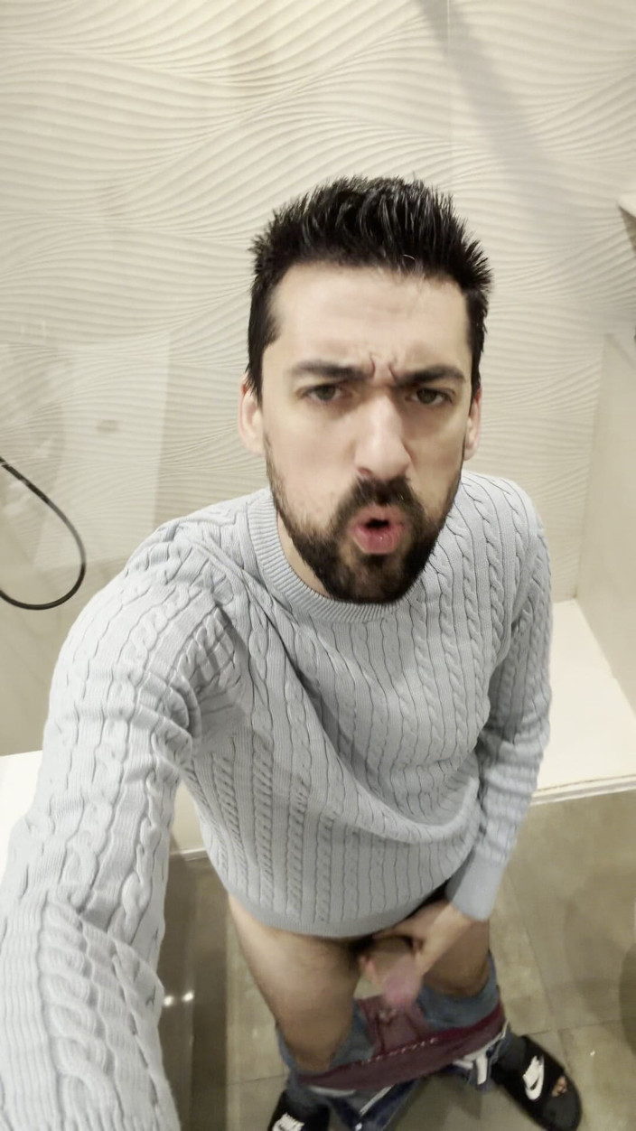 Liam Harding: Hot Mature Stepdaddy Jerking off and Showing Ass
