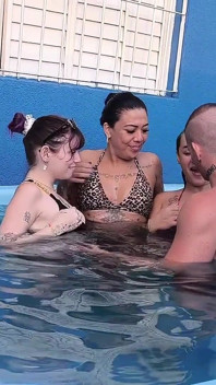 3 yaramaz arkadaş, havuz sahibine Xerecard'da ödeme yapıyor