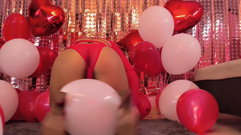 Isabel: Explotando globos y masturbación en mi cumpleaños