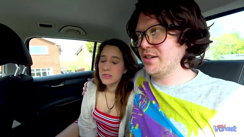Nerd Pervert: Susy Blue prend 2 explosions de sperme ringardes au visage