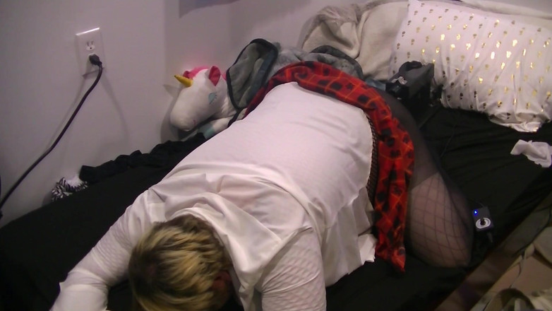 Roxxie rae page: Поршеньська дівчина з коледжу