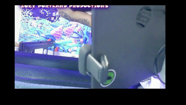 Zoey Portland: Zoey Portland kamera arkasında takılıyor