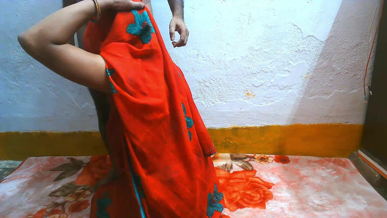 Busty Banuu: Dillí nadržená švagrová šuká švagra v noci.