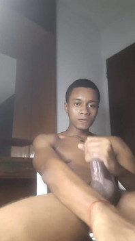Webcam stream bbc stând și mângâind o pulă neagră groasă cu multă salivă și lubrifiant Black20one