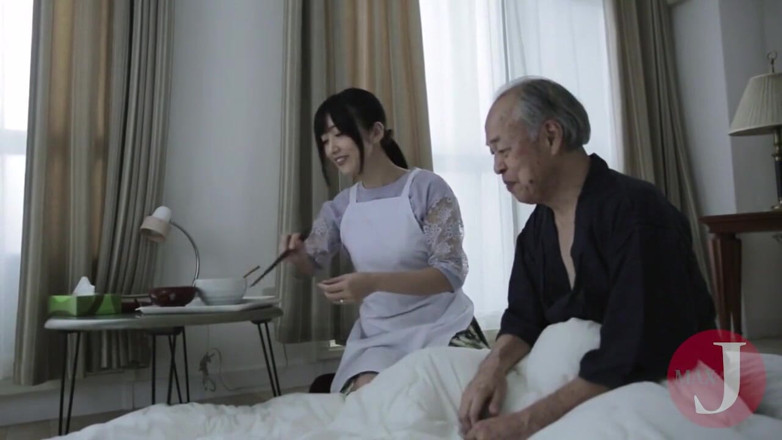 Asian happy ending: Sweet japanese house maid sucking old man's dick