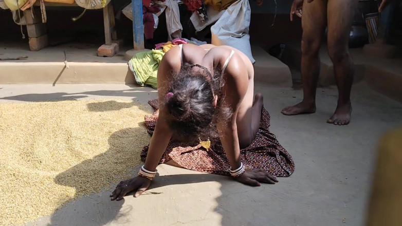 Pumi: Bhabhi Ko Kam Karte Hue Choda 69, me positionner