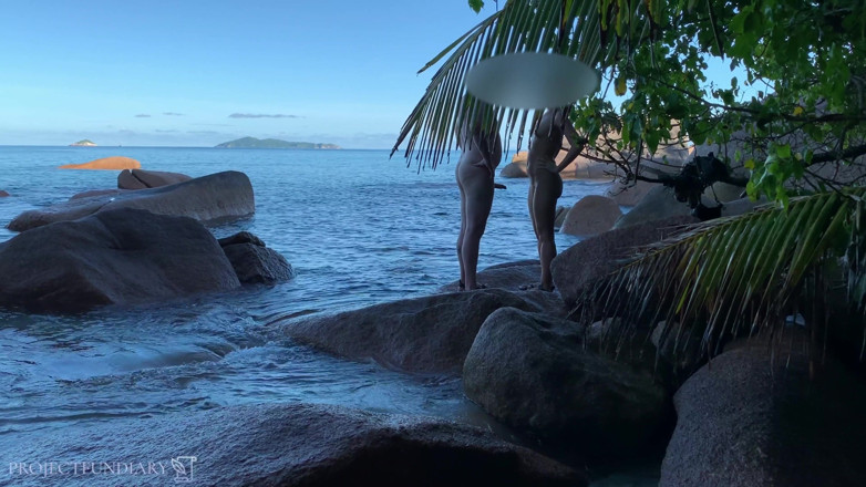 Projectsexdiary: Catching nude couple -sex on beach