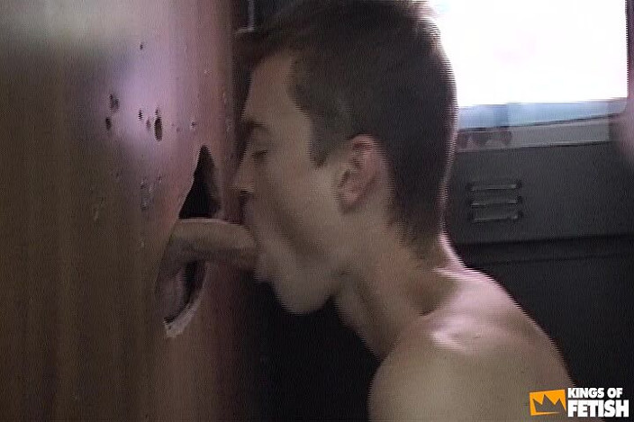 Gay Diaries: Хлопець ковтає сперму від групи чуваків після смоктання чоловіка через глоріхол