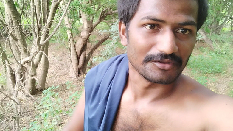 KUMBHA MANOJ KUMAR: Xhard อินเดีย - ใช้ชีวิตในป่าคนเดียวในแบบฝึกหัดฮาร์ดคอร์