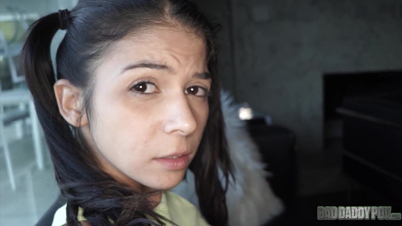 BadStepFamilyPov: Sadie Pop 1, süßer und zierlicher teenager mag den schwanz ihres...