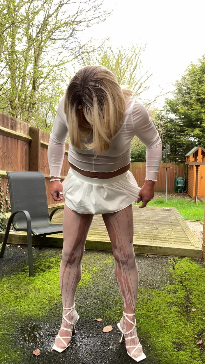 Kellycd2022: Amatorskie Crossdresser Kellycd2022 Sikanie i masturbacja Moja duża maminsynek dziewczyna...