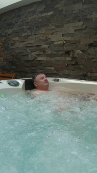Naprawdę gorący, ale ryzykowny romantyczny amatorski seks z nieznajomym w publicznym wellness Dada Deville