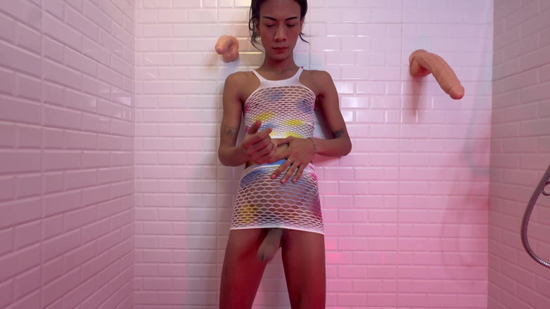 Hollywood Makowski: Ladyboy Nancy Dari Thailand Mempunyai Zakar Besar