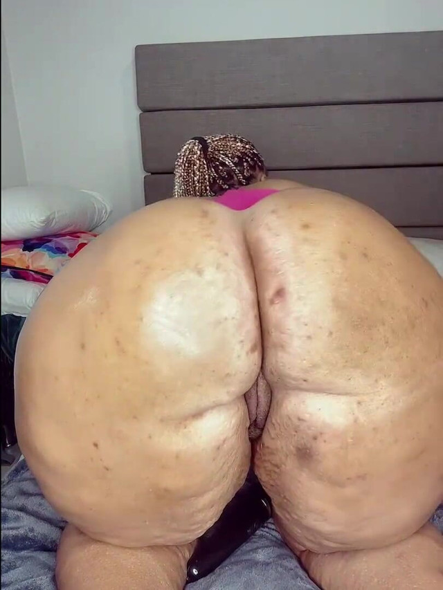 Jack off to Extremely Great, Episode 1045 (Big black clapping booties)