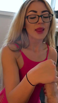 İngiliz sarışın charlotte yutuyor