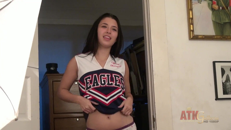 ATKIngdom Fans: Achter de schermen met sexy tiener cheerleader
