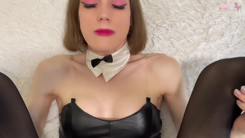 CutePinkUnicorn: Моя подруга превратила меня в свою шлюшку-транс