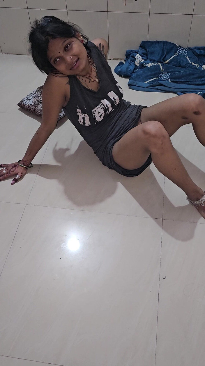 Aalox: 德西当地农村女孩紧阴道操逼