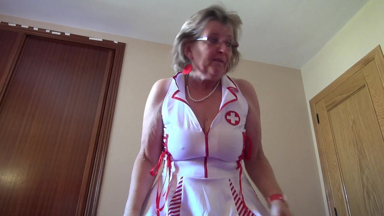 Abby Roberts: あなたのセクシーな看護師