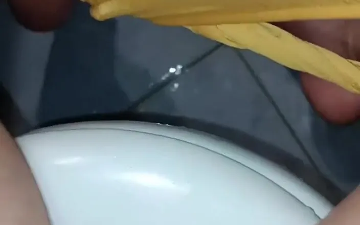 FrauleinP: Now You Know Why I Choose Yellow Panty!