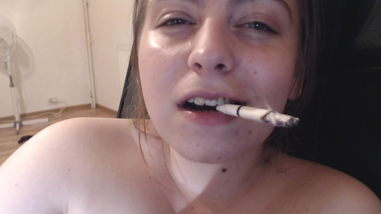 Katherine Squirt: Masturbare și fum