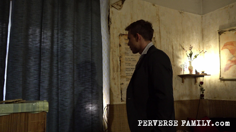 Perverse Family: Perverse Family 4 (ซีซั่น 1): บริการเซ็กซี่ของ Sandra