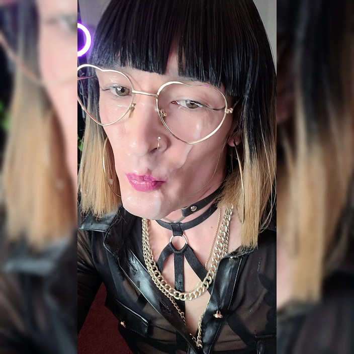 VaneSsa BiTCHx: ! Ejaculare! O să fiu pompat la suc de o...
