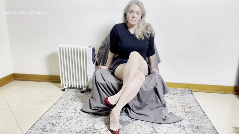 Empress Bella in Foot Humiliation