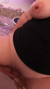 La matrigna lo prende in cucina dal figliastro dopo il divorzio