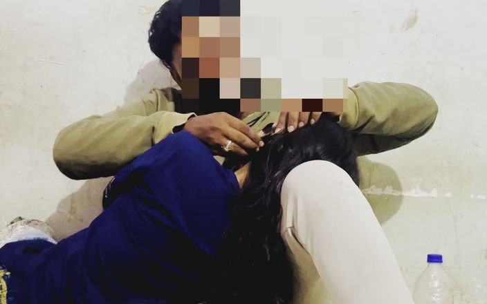 NikiRathod: Kıyafetlerini çıkarma, öpüşme göğüslerine bastırıyor - 2. gün bölüm 1