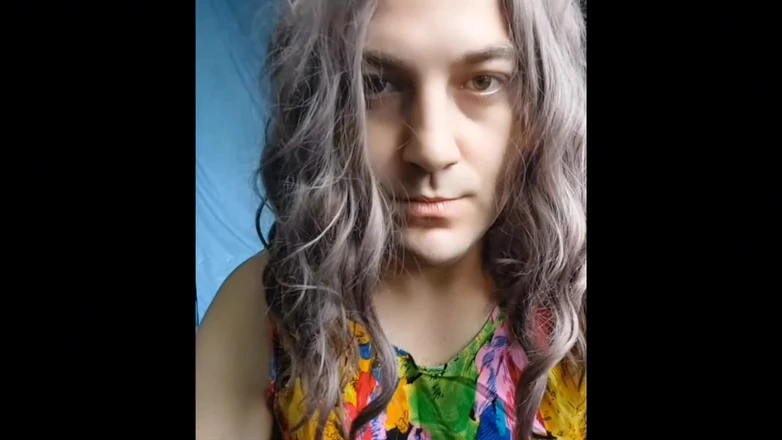 Kitty_Cross: Stiefschwester betrügt in ihrem privaten zimmer in rotem minirock, weißen...