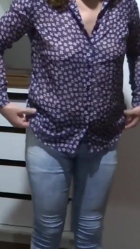 継母は私に性交の仕方を教えることに同意し、彼女は私をモーテルに連れて行き、私たちは完全なセックスをしました