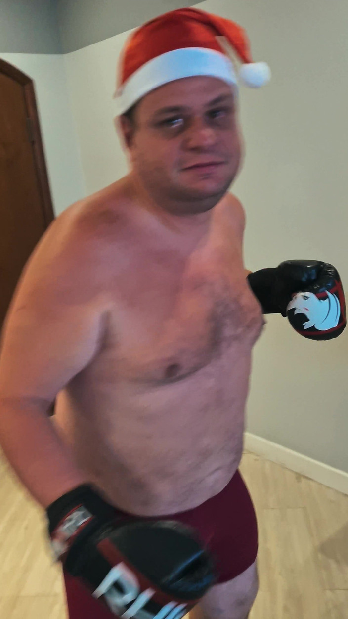 Punchbagplz: Santa Boxer: Paliza Navideña En Primer Plano