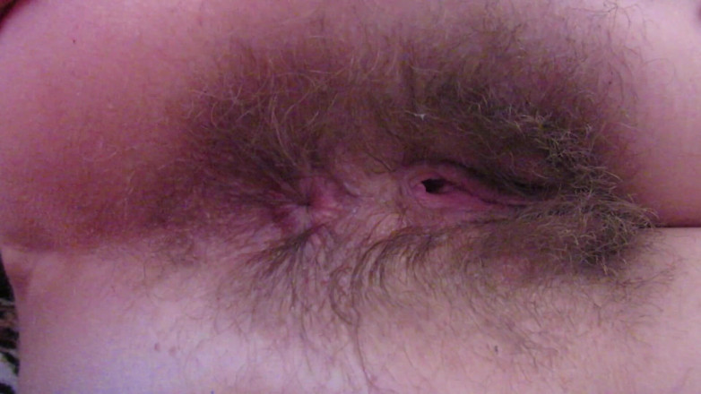 Cuteblonde666: Mrknutí mého mokrého těsného chlupatého zadku zblízka