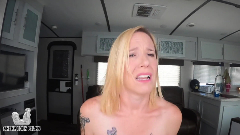 Jane Cane: Safada mandando mensagens com a madrasta