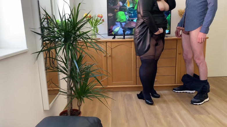 OurFetishLife: 我嫉妒的继母向我证明她是我唯一需要的女人