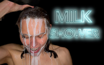 Wamgirlx: Mjölkdusch