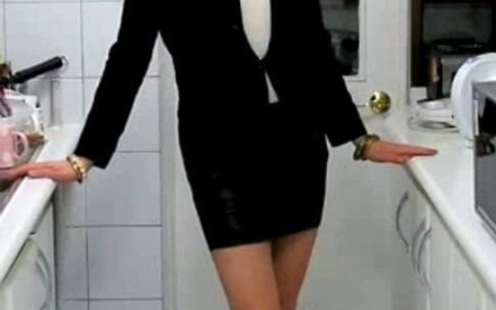 HectorChile1969: Crossdresser fernanda gomez thử váy ngắn của cô ấy trong nhà...