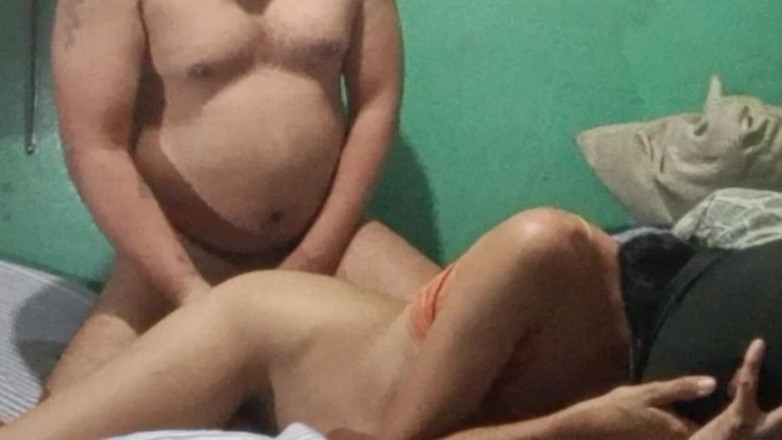 Skinnydanie21: A magrinha da minha meia-irmã não queria chupar pau no...