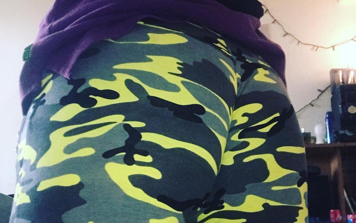 Bootyhoe: Vibrador na bunda